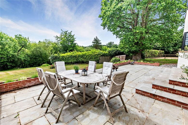 4 bedroom house, Bishops Green, Newbury RG20 - Available