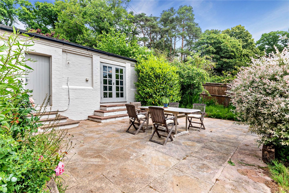 4 bedroom house, Bishops Green, Newbury RG20 - Available