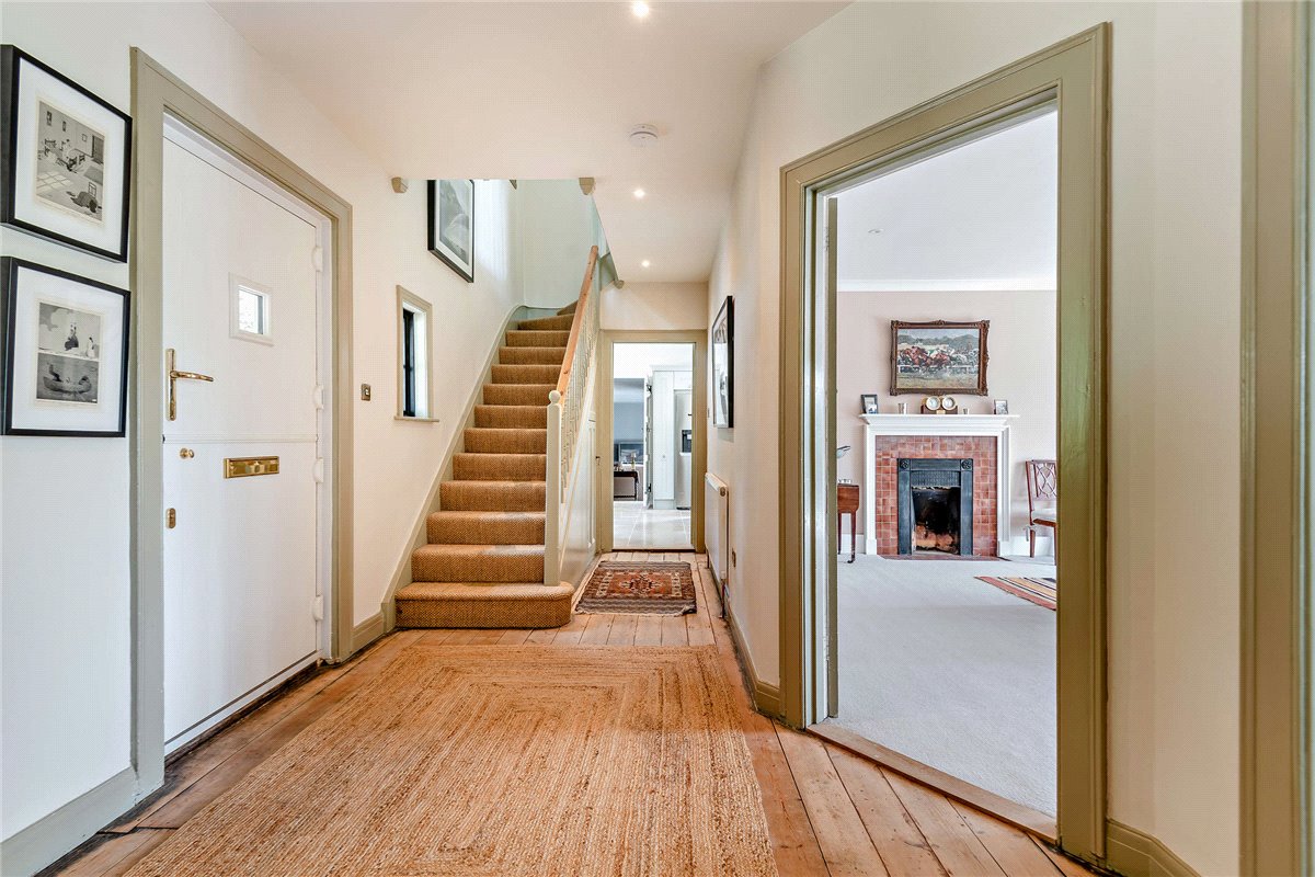 4 bedroom house, Bishops Green, Newbury RG20 - Available