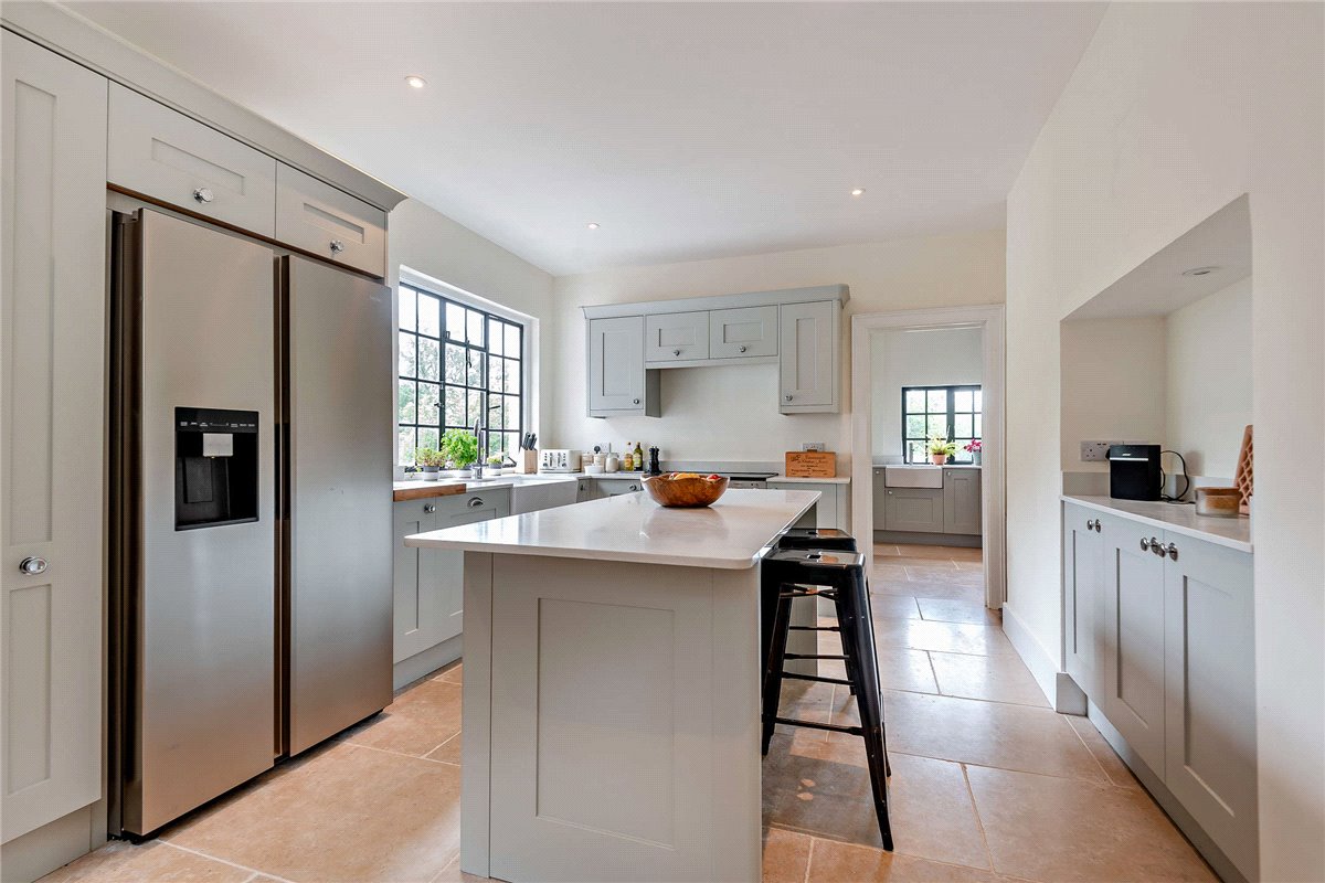 4 bedroom house, Bishops Green, Newbury RG20 - Available