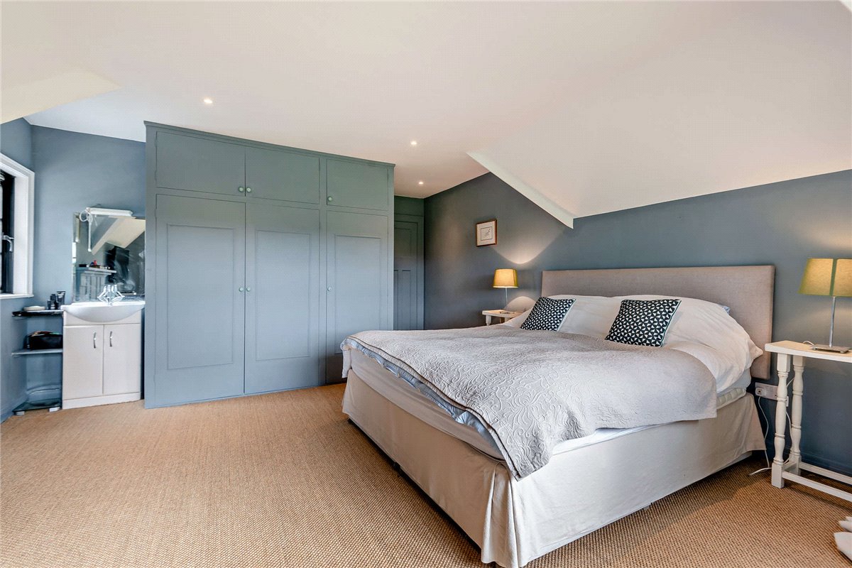 4 bedroom house, Bishops Green, Newbury RG20 - Available