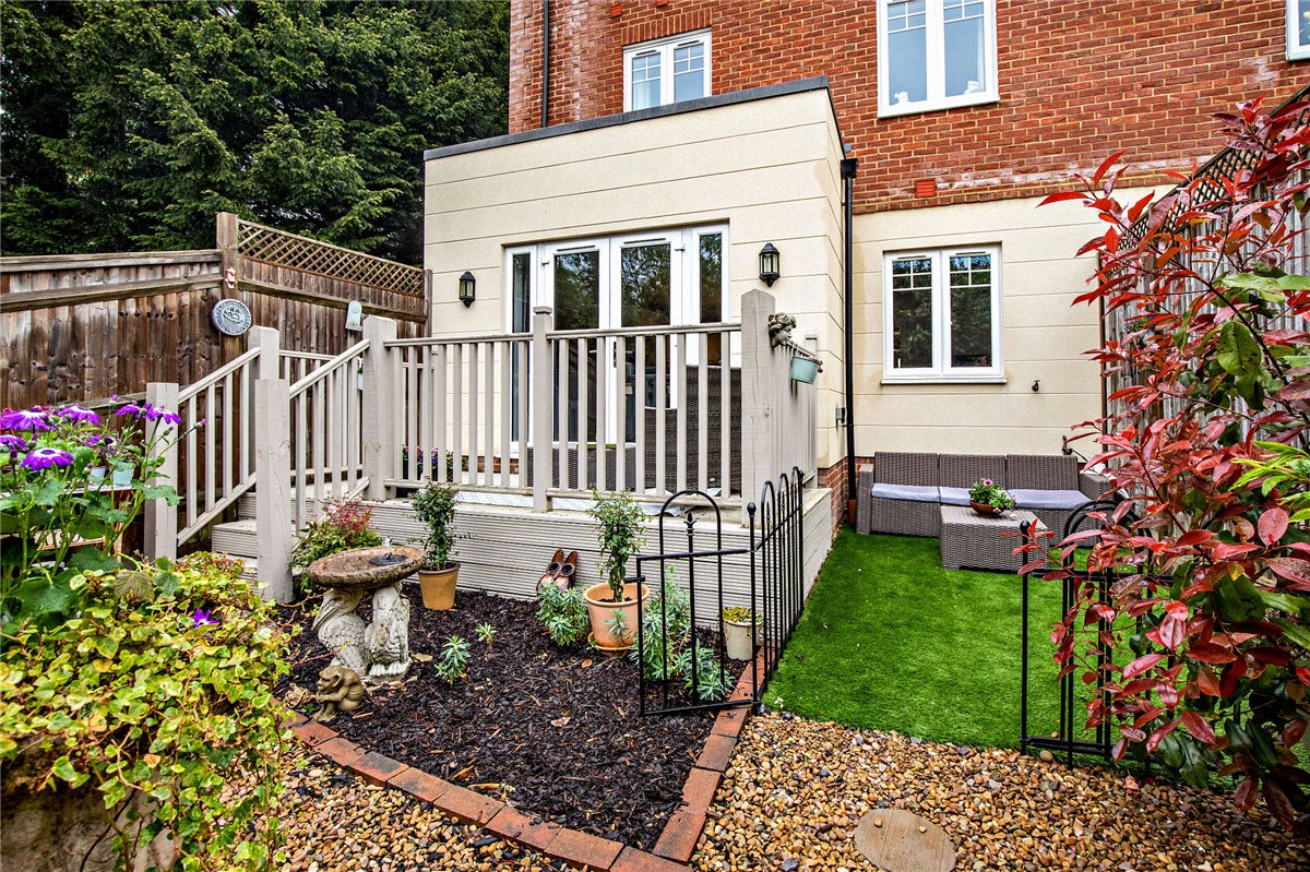 5 bedroom house, The Dolmans, Shaw RG14 - Available