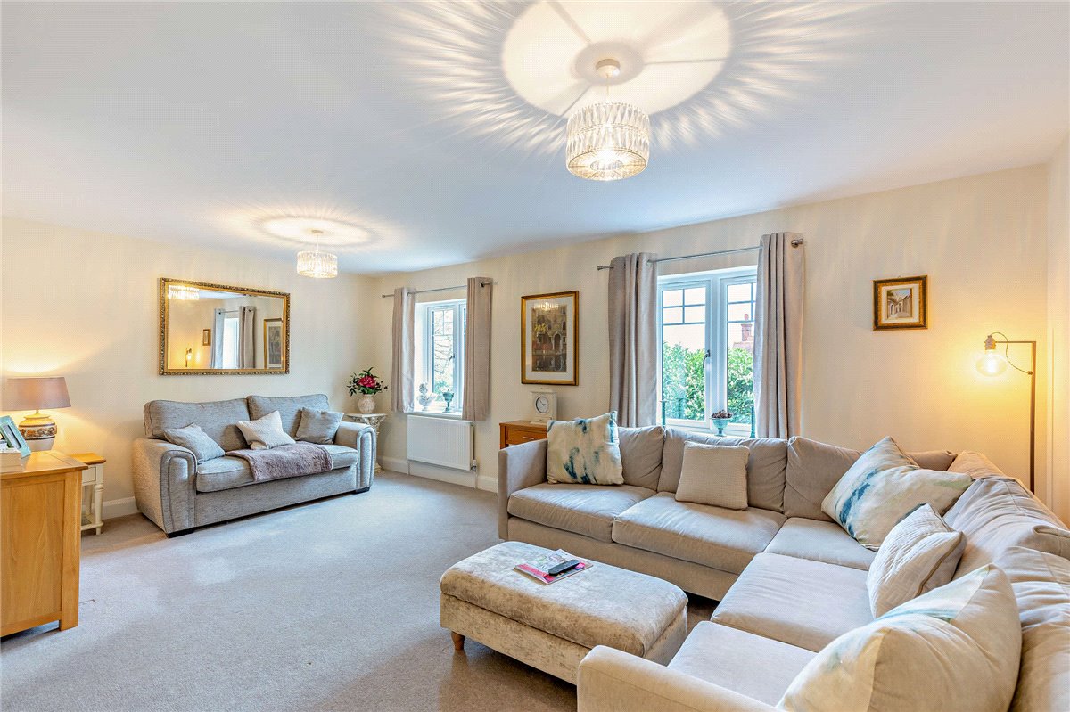 5 bedroom house, The Dolmans, Shaw RG14 - Available