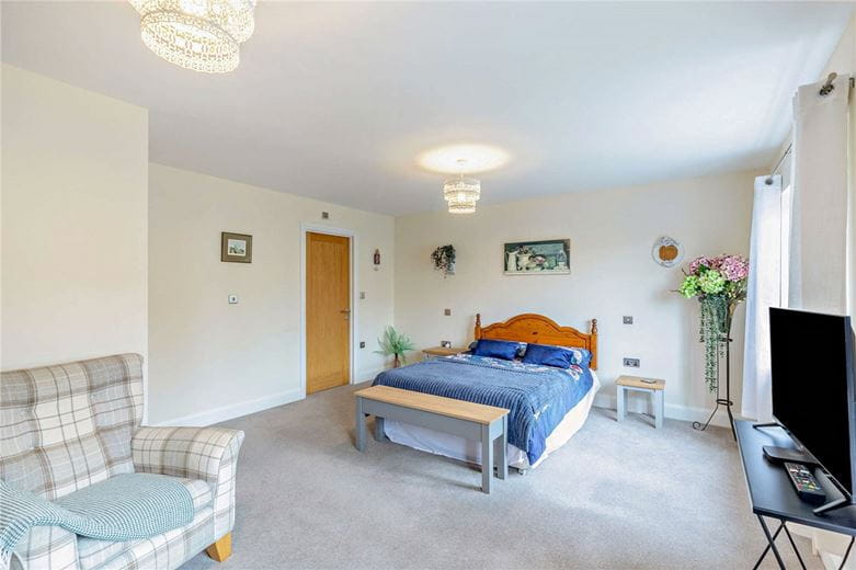 5 bedroom house, The Dolmans, Shaw RG14 - Available