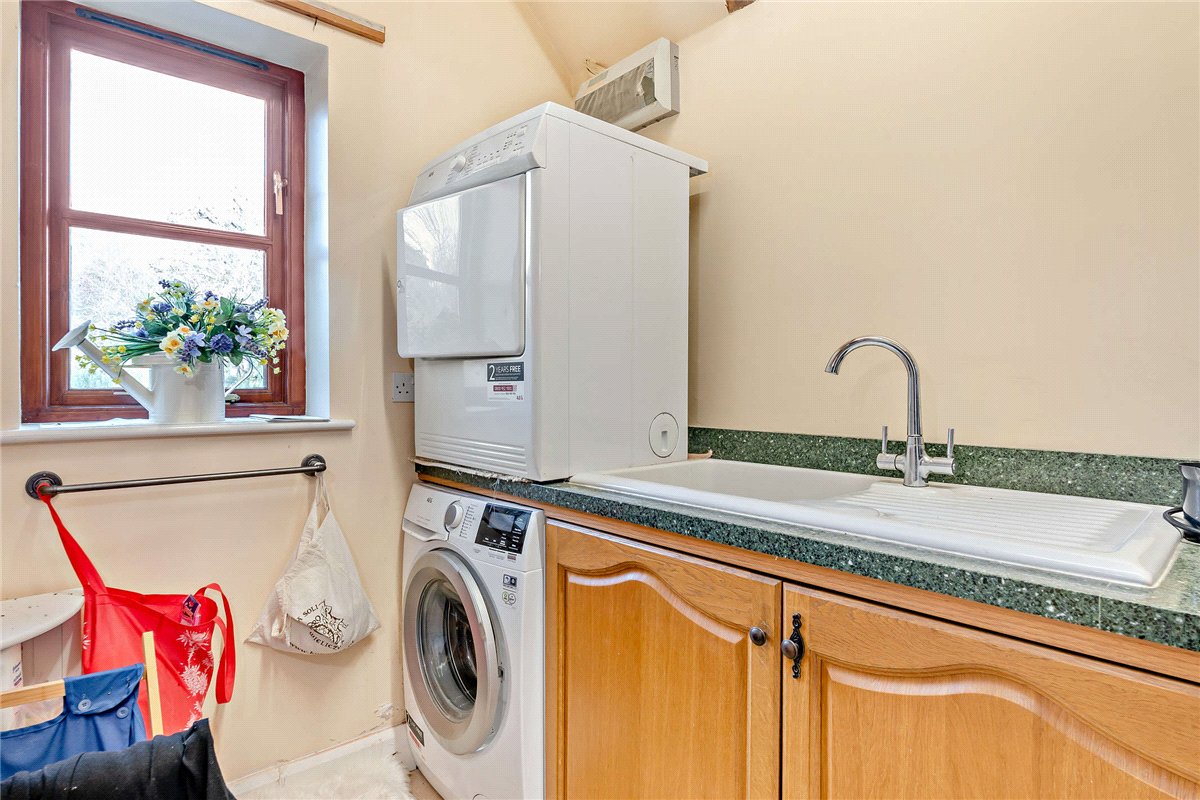 4 bedroom house, Hambridge Lane, Newbury RG14 - Available