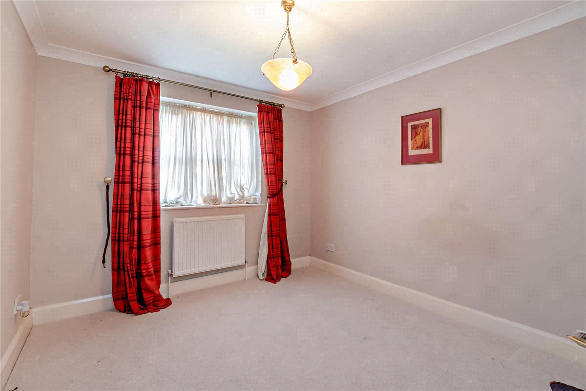 4 bedroom house, Hambridge Lane, Newbury RG14 - Available
