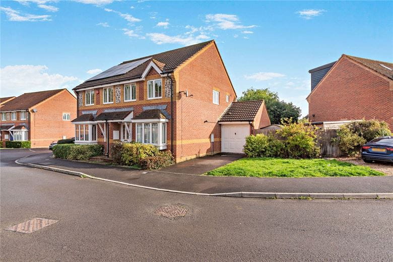 3 bedroom house, Horseshoe End, Newbury RG14 - Available