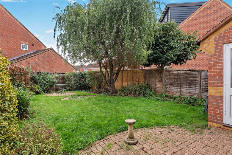3 bedroom house, Horseshoe End, Newbury RG14 - Available