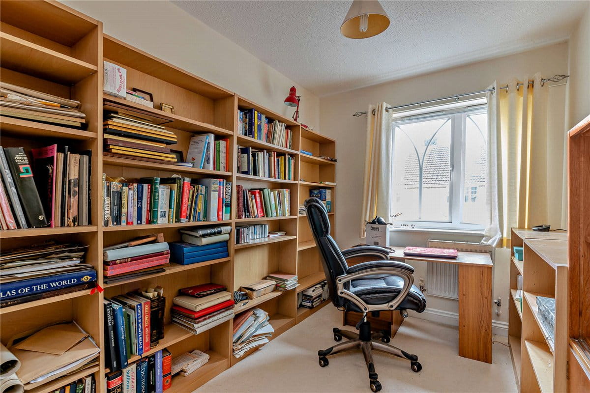 3 bedroom house, Horseshoe End, Newbury RG14 - Available