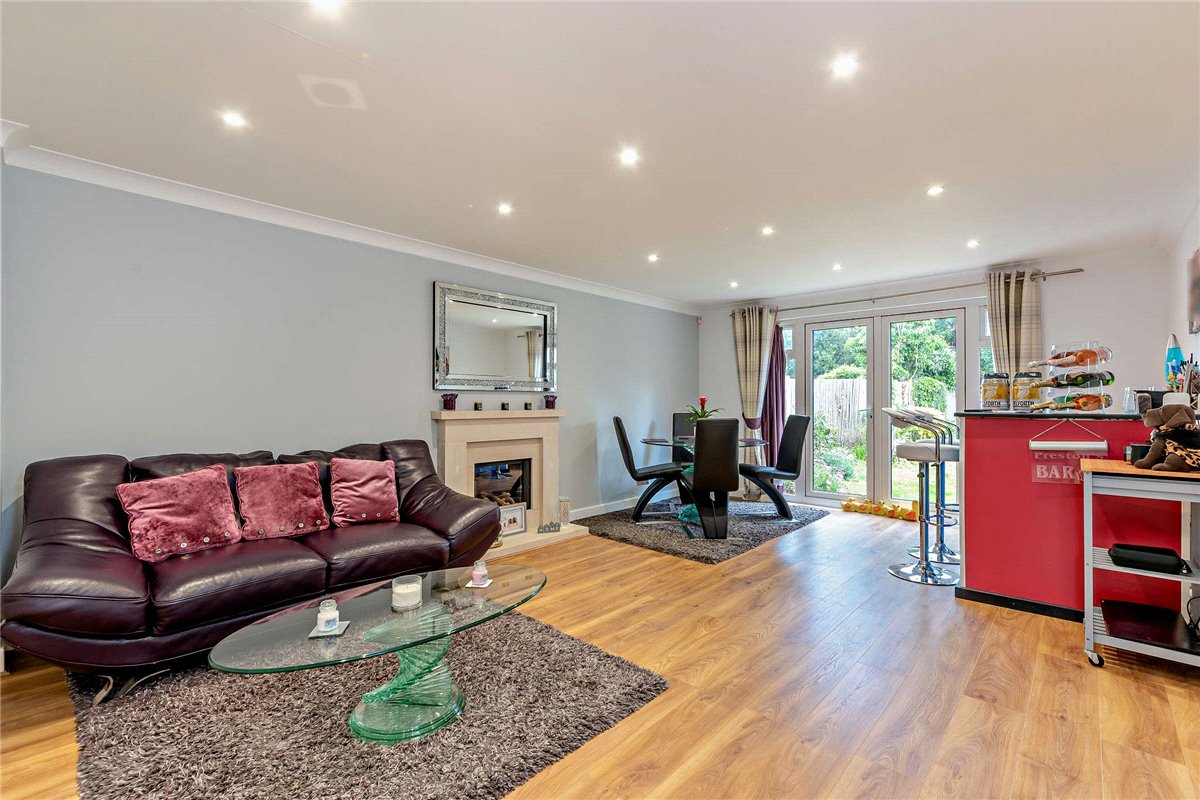 5 bedroom house, Haysoms Drive, Greenham RG19 - Sold STC