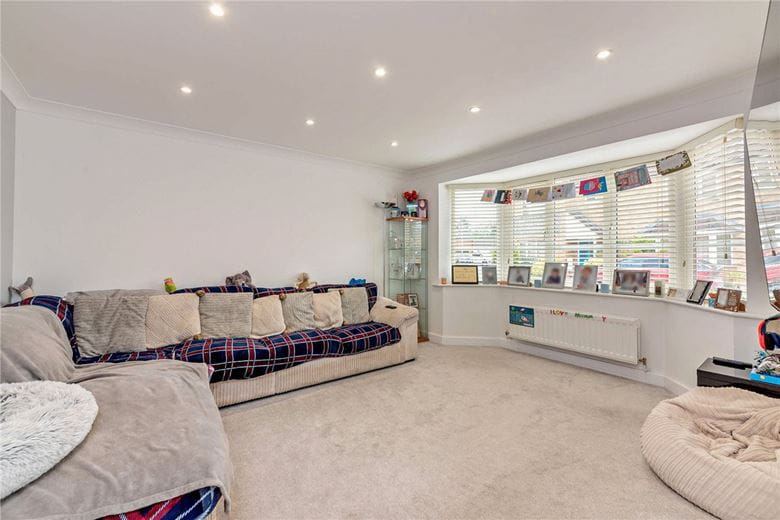 5 bedroom house, Haysoms Drive, Greenham RG19 - Available