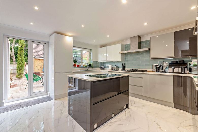 5 bedroom house, Haysoms Drive, Greenham RG19 - Sold STC