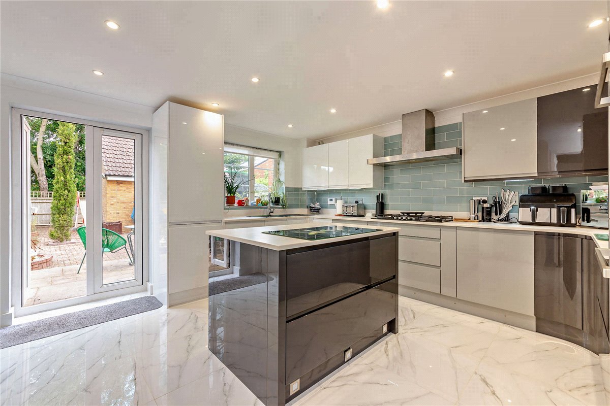 5 bedroom house, Haysoms Drive, Greenham RG19 - Sold STC