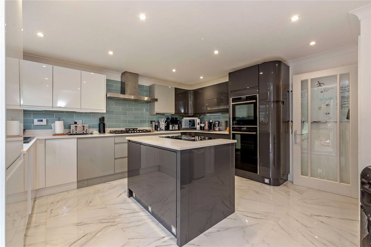 5 bedroom house, Haysoms Drive, Greenham RG19 - Sold STC