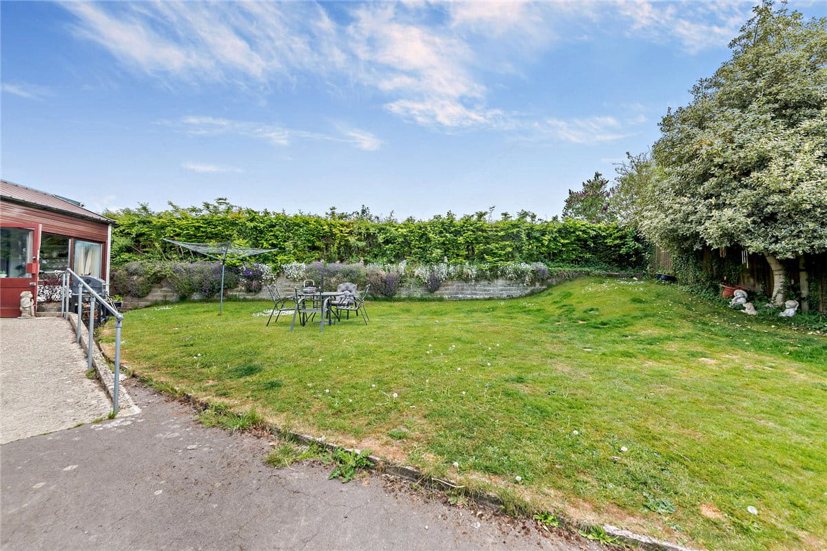 2 bedroom bungalow, Sheepdrove Road, Lambourn RG17 - Available