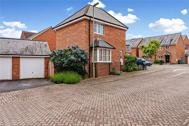 3 bedroom house, Merlin Road, Bishops Green RG20 - Sold STC