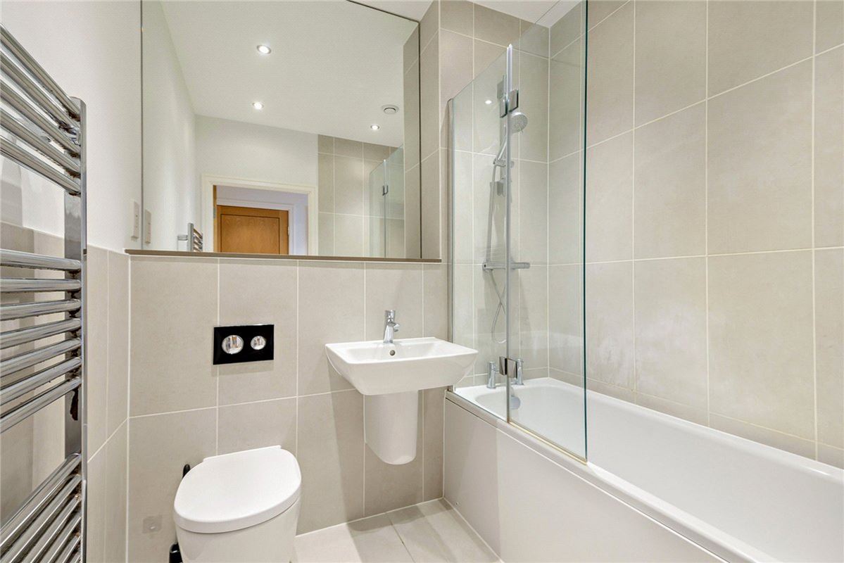 1 bedroom flat, Kingman Way, Newbury RG14 - Sold STC