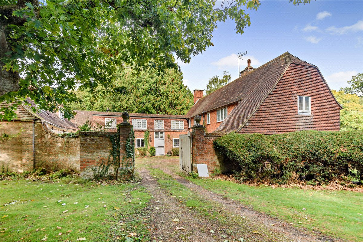 6 bedroom house, Burys Bank Road, Greenham RG19 - Available