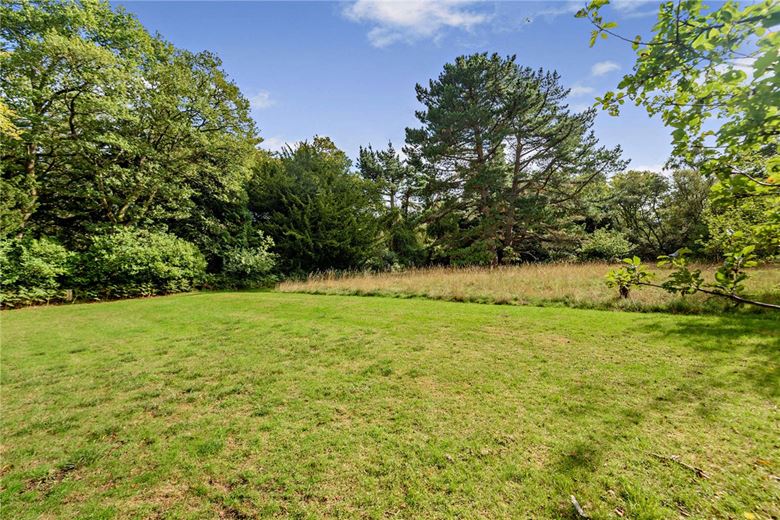 6 bedroom house, Burys Bank Road, Greenham RG19 - Available