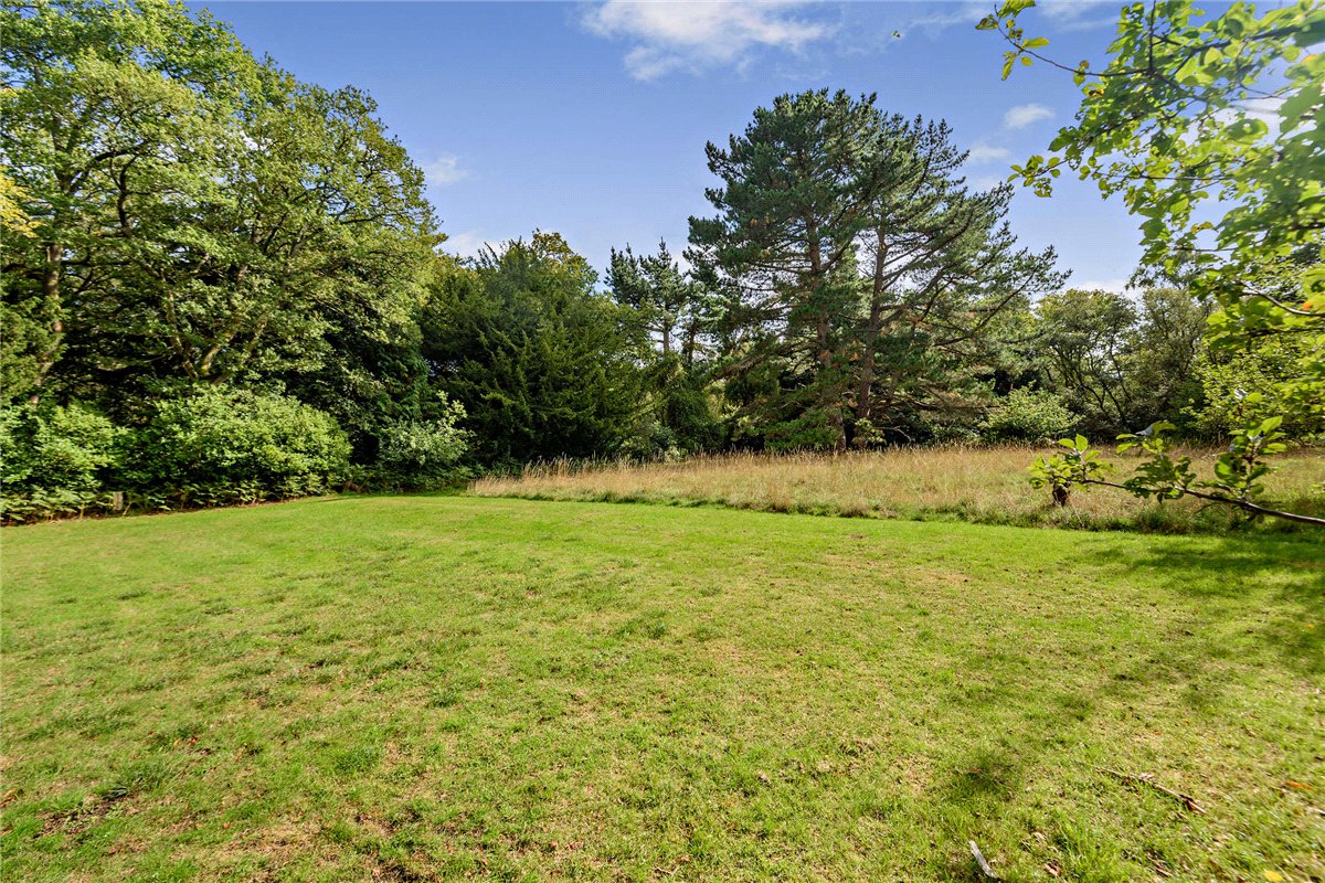 6 bedroom house, Burys Bank Road, Greenham RG19 - Available