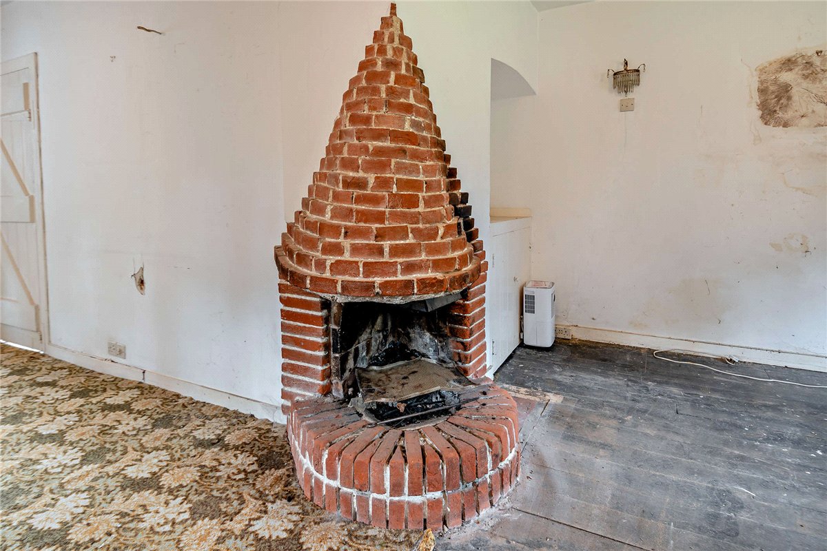 6 bedroom house, Burys Bank Road, Greenham RG19 - Available