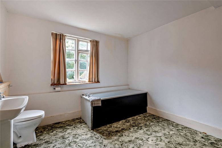 6 bedroom house, Burys Bank Road, Greenham RG19 - Available