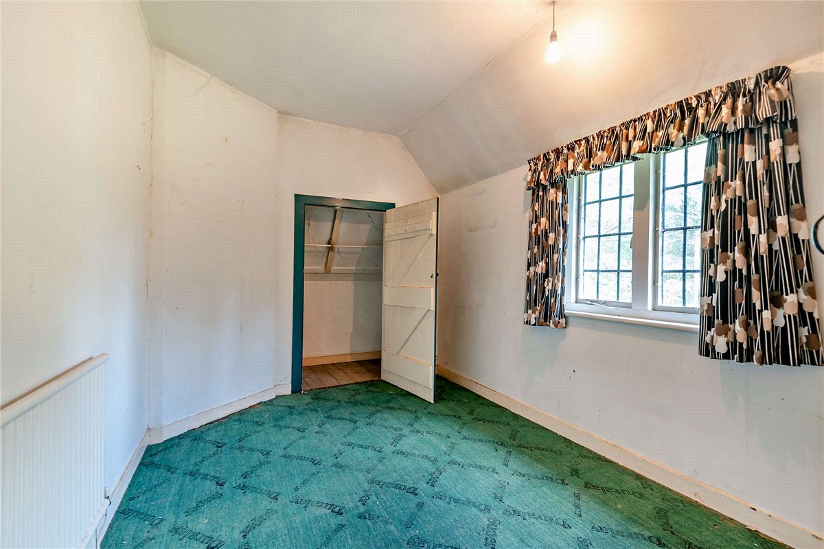 6 bedroom house, Burys Bank Road, Greenham RG19 - Available