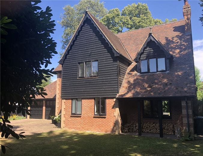 6 bedroom house, Benett Gardens, Shaw RG14 - Available