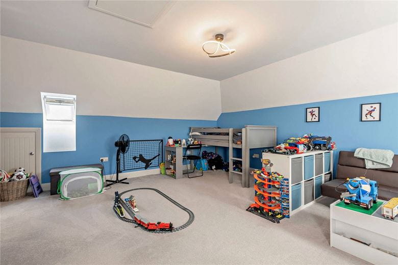 4 bedroom house, Folly Court, Cold Ash RG18 - Available