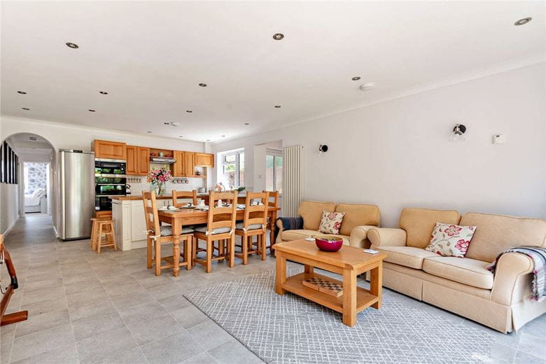 6 bedroom house, Hampstead Norreys Road, Hermitage RG18 - Available