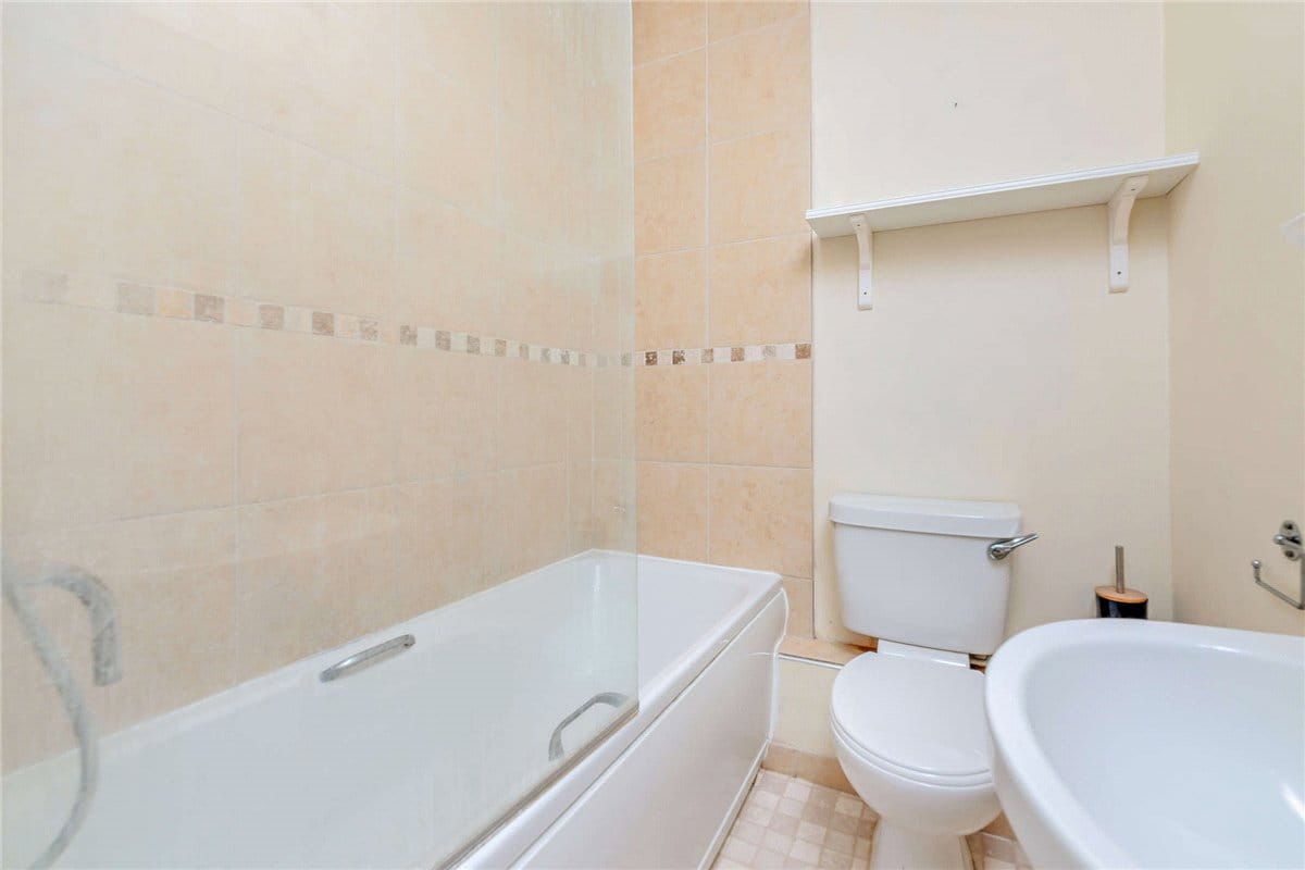 1 bedroom flat, London Road, Newbury RG14 - Available