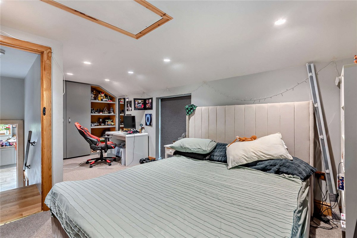 4 bedroom house, Ashford Hill Road, Headley RG19 - Available