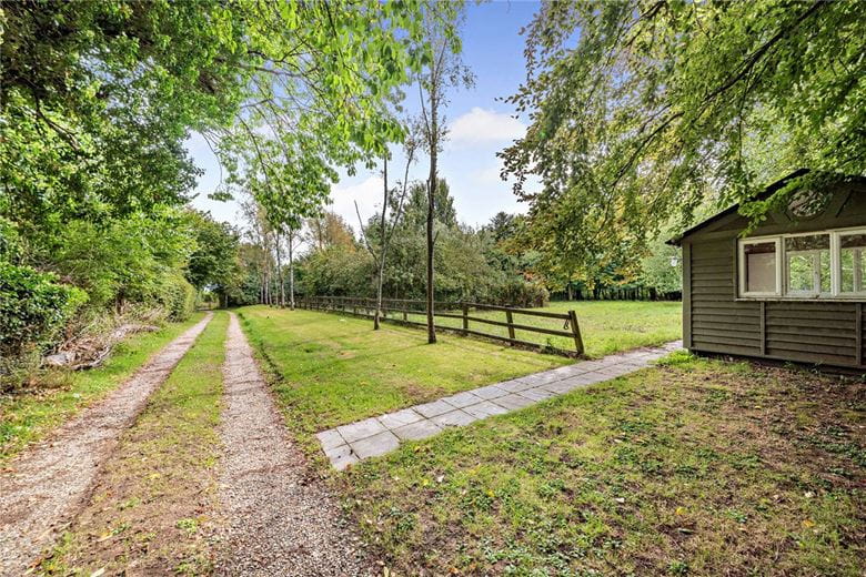 6 bedroom house, Brightwalton, Newbury RG20 - Available