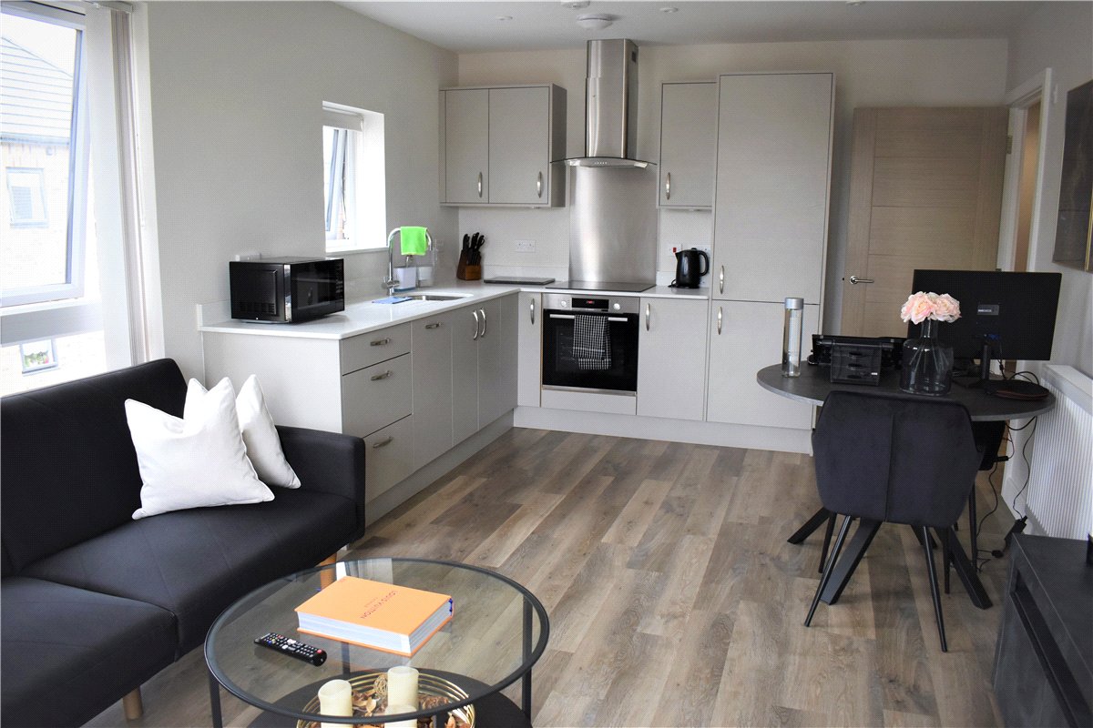 1 bedroom flat, Steel Close, Newbury RG14 - Available