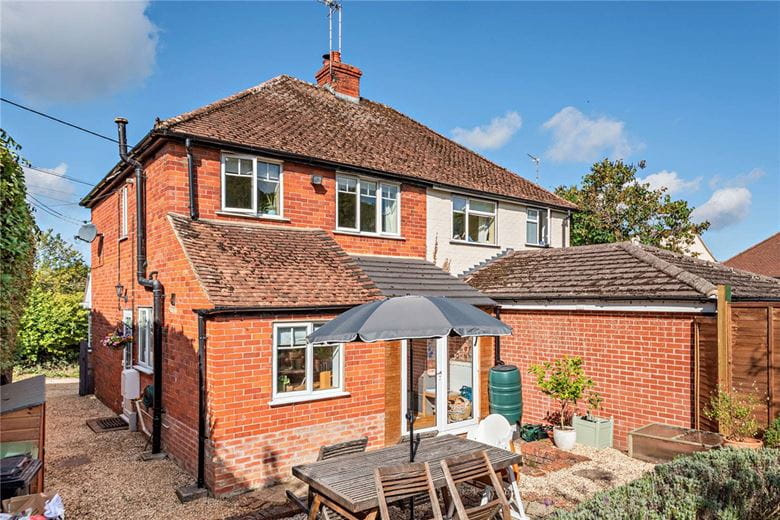 2 bedroom house, Pear Tree Lane, Newbury RG14 - Available