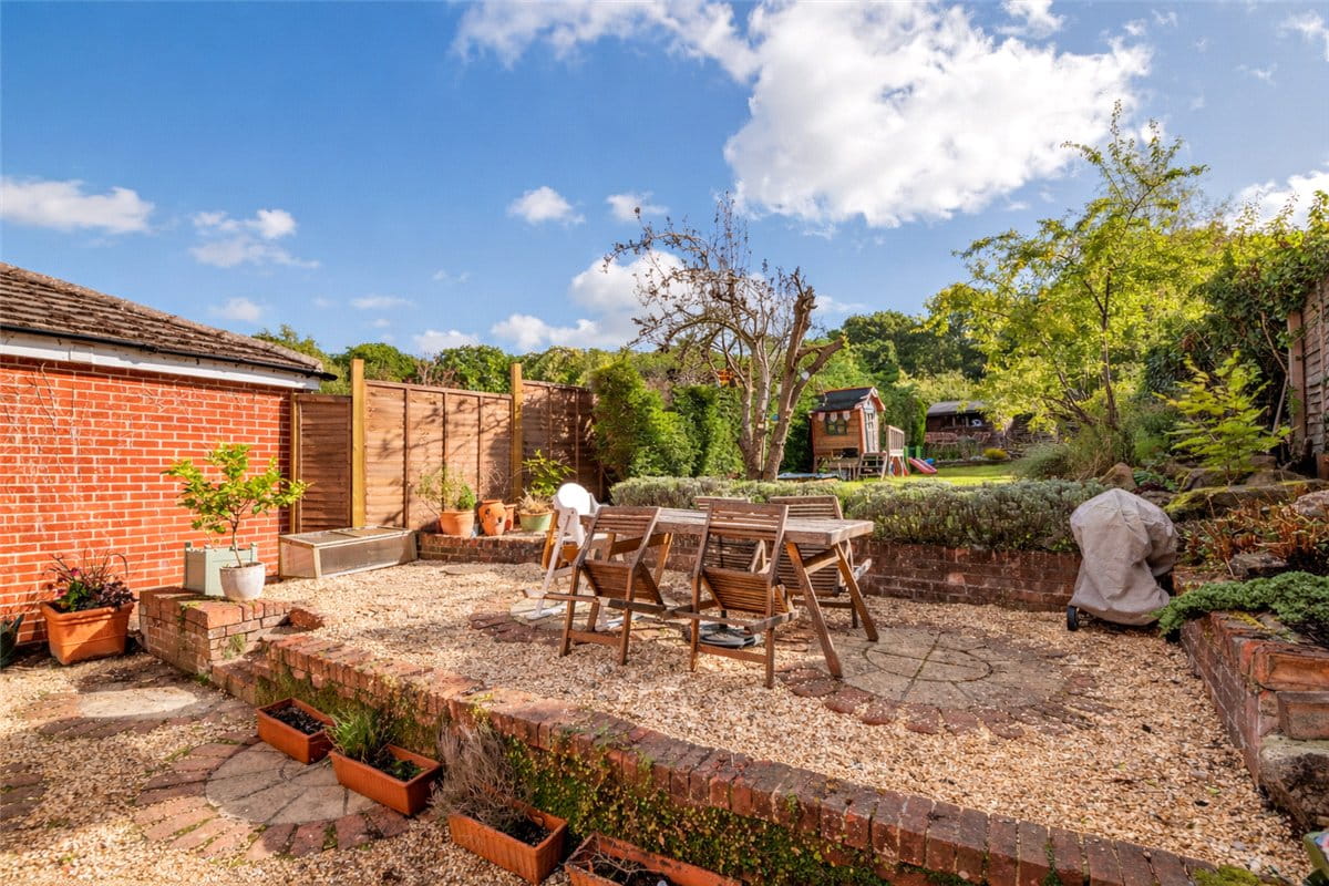 2 bedroom house, Pear Tree Lane, Newbury RG14 - Sold STC