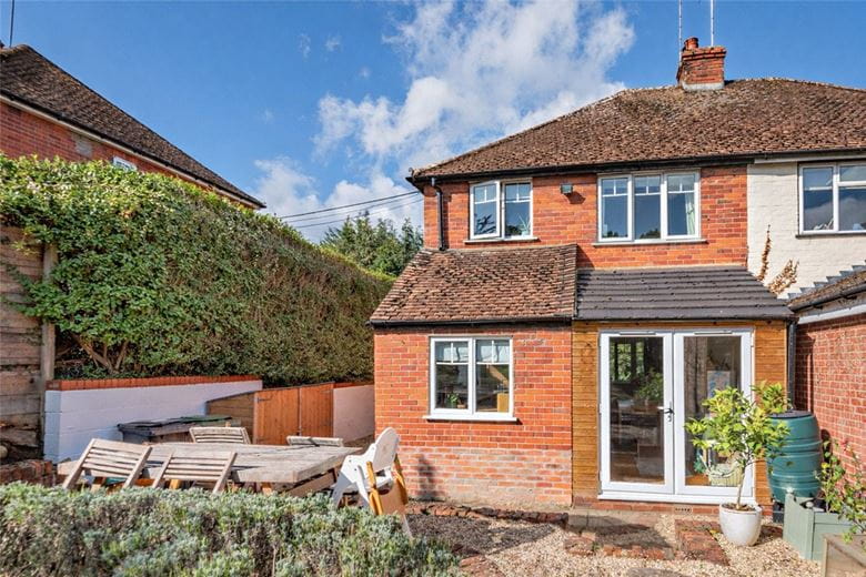 2 bedroom house, Pear Tree Lane, Newbury RG14 - Sold STC