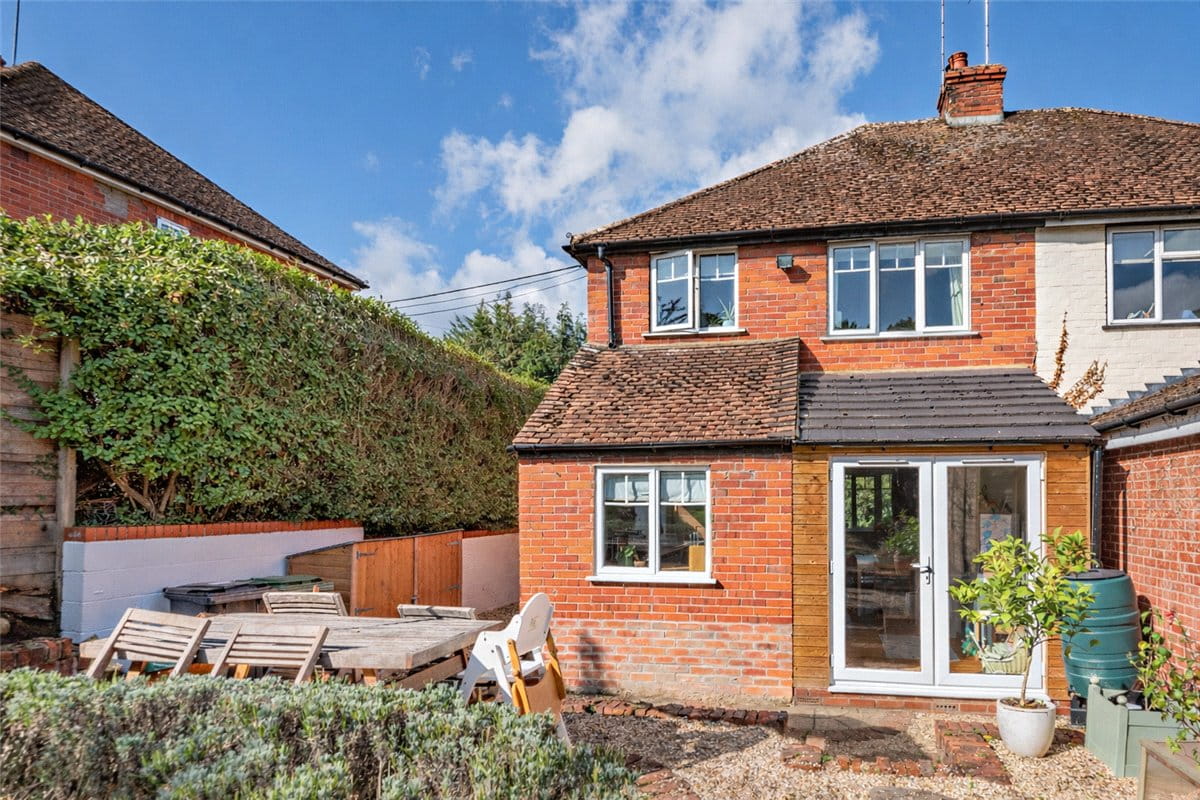 2 bedroom house, Pear Tree Lane, Newbury RG14 - Sold STC