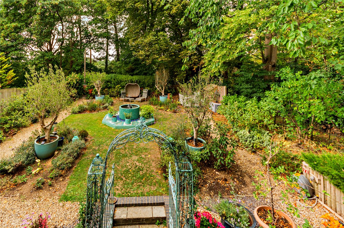 4 bedroom house, Oxford Road, Donnington RG14 - Available