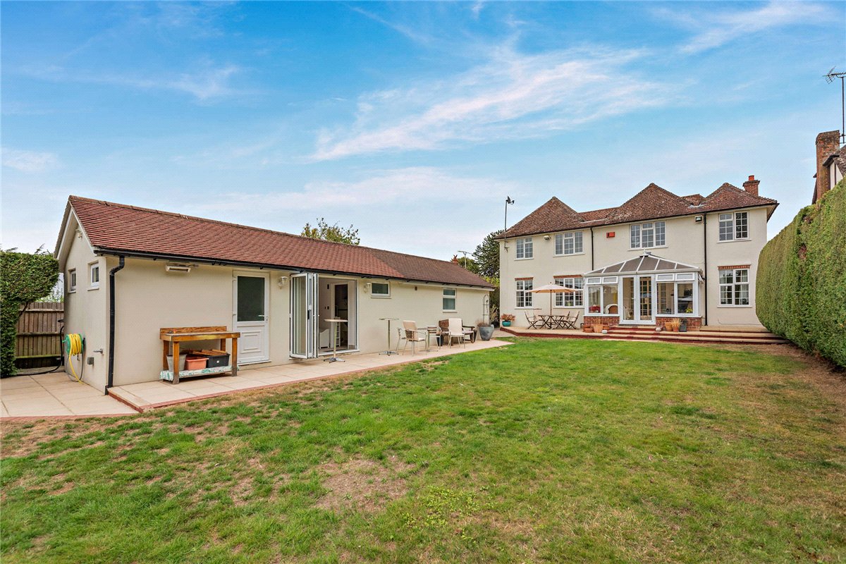 4 bedroom house, Newtown Road, Newbury RG14 - Available