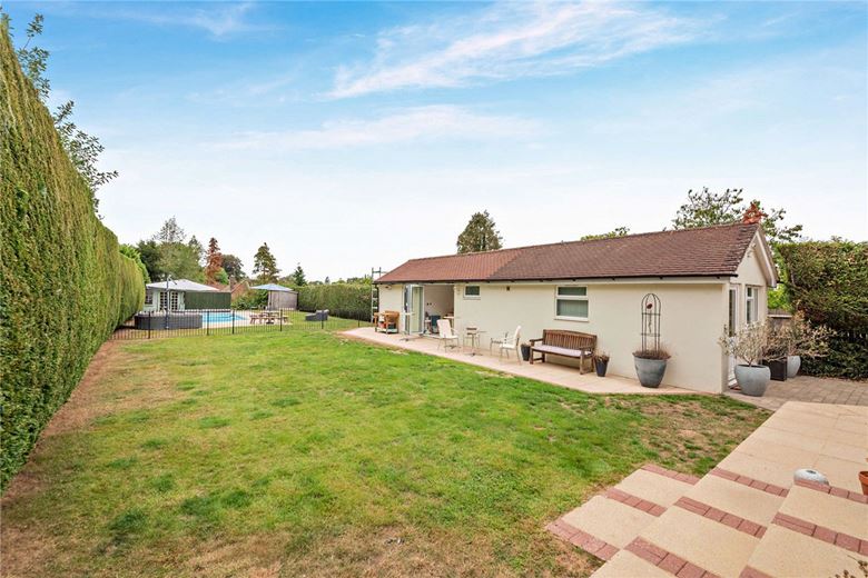 4 bedroom house, Newtown Road, Newbury RG14 - Available