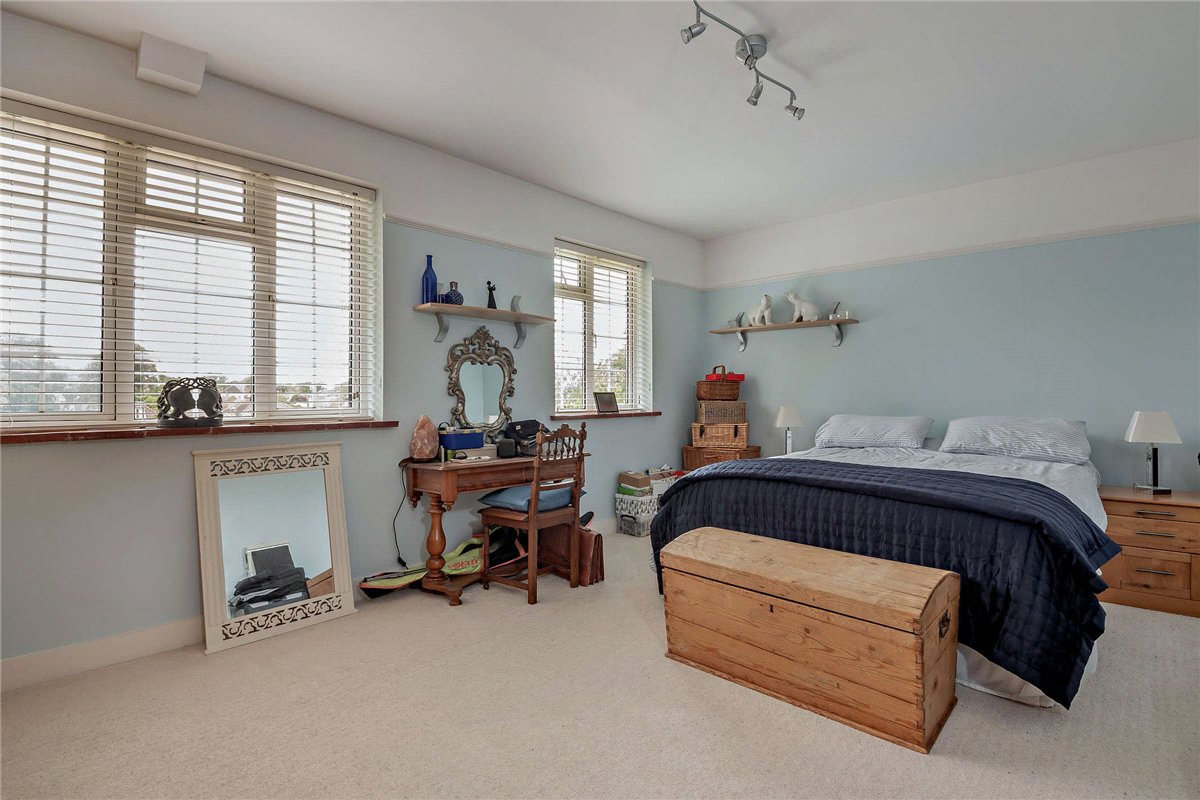 4 bedroom house, Newtown Road, Newbury RG14 - Available