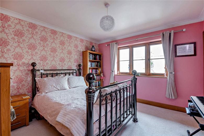 4 bedroom bungalow, Peasemore, Newbury RG20 - Available