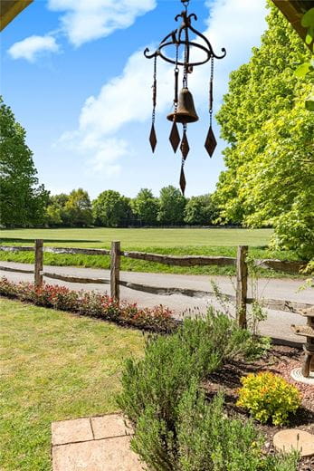 4 bedroom bungalow, Peasemore, Newbury RG20 - Available