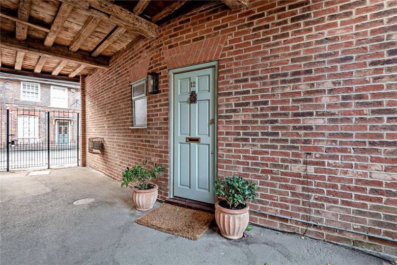 3 bedroom house, Phoenix Court, Kingsclere RG20 - Available