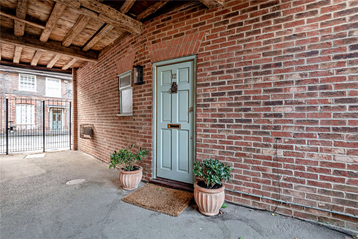 3 bedroom house, Phoenix Court, Kingsclere RG20 - Available