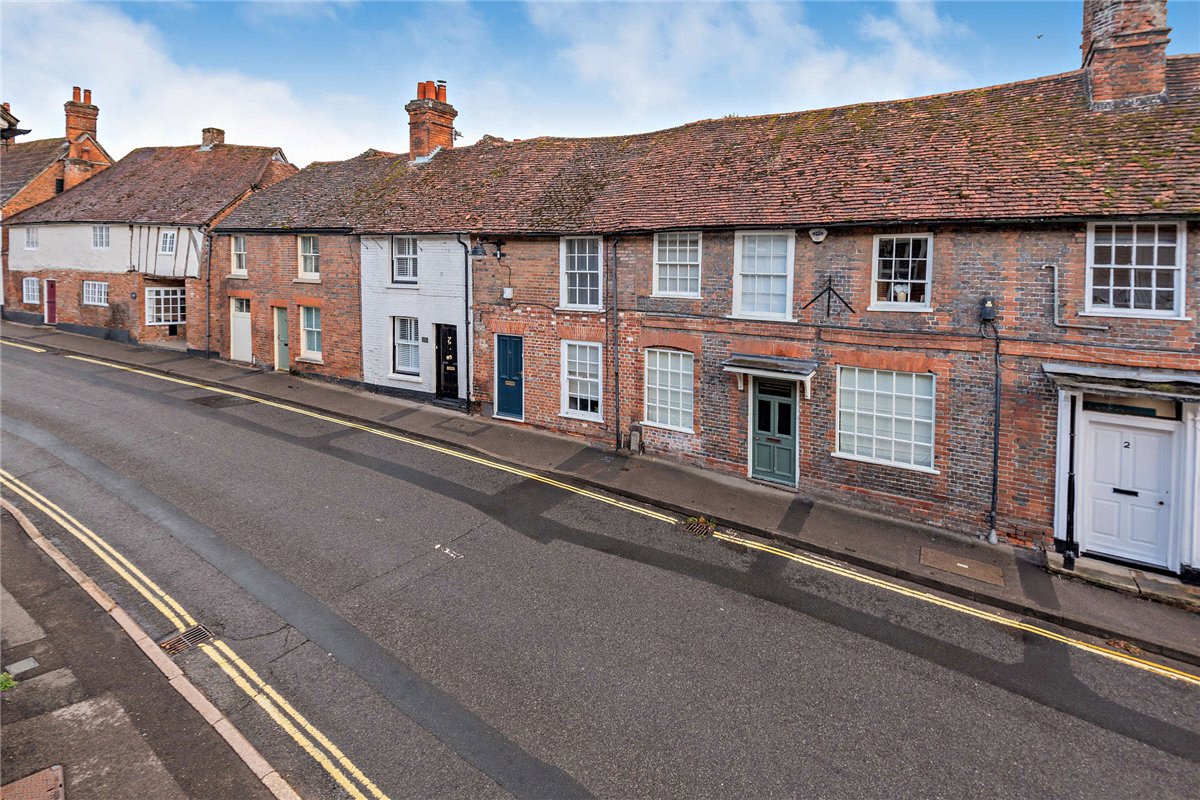 3 bedroom house, Phoenix Court, Kingsclere RG20 - Available