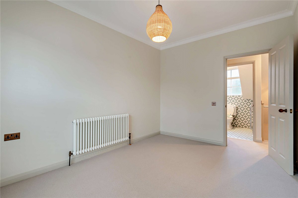 3 bedroom house, Phoenix Court, Kingsclere RG20 - Available