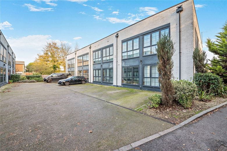 1 bedroom flat, Kelvin Road, Newbury RG14 - Available