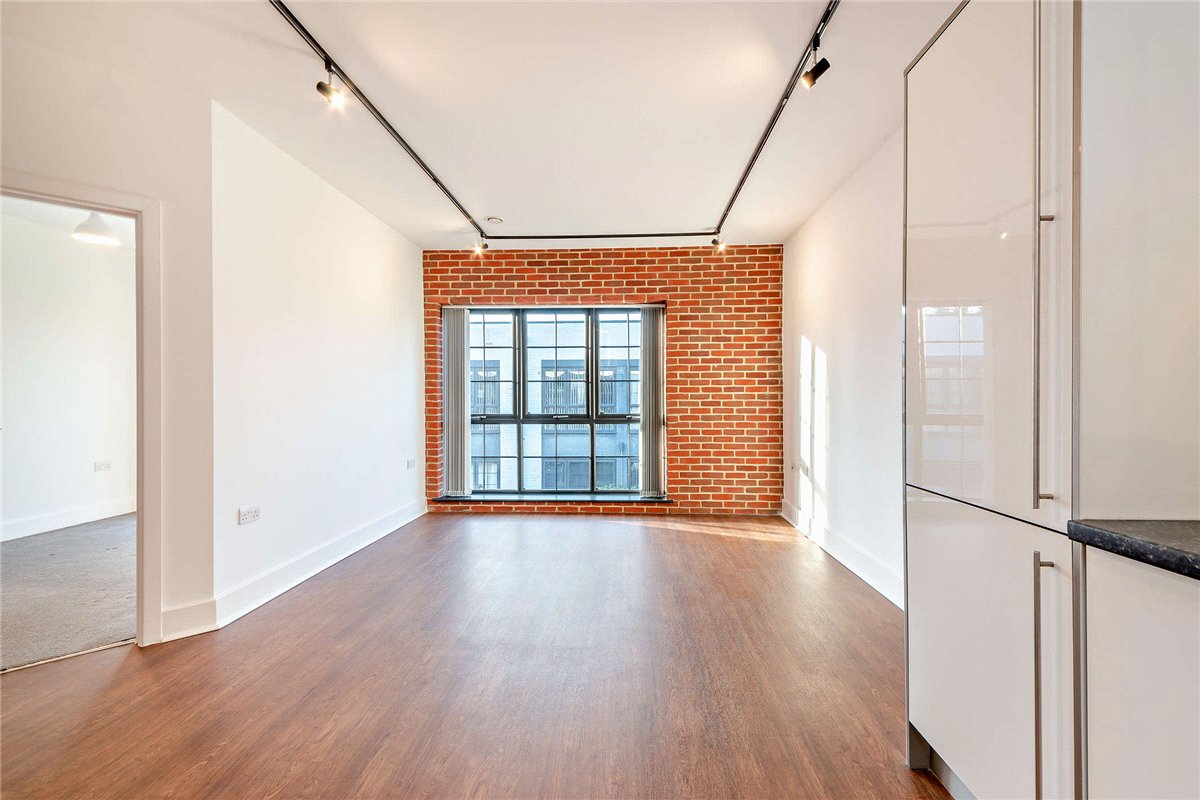 1 bedroom flat, Kelvin Road, Newbury RG14 - Available